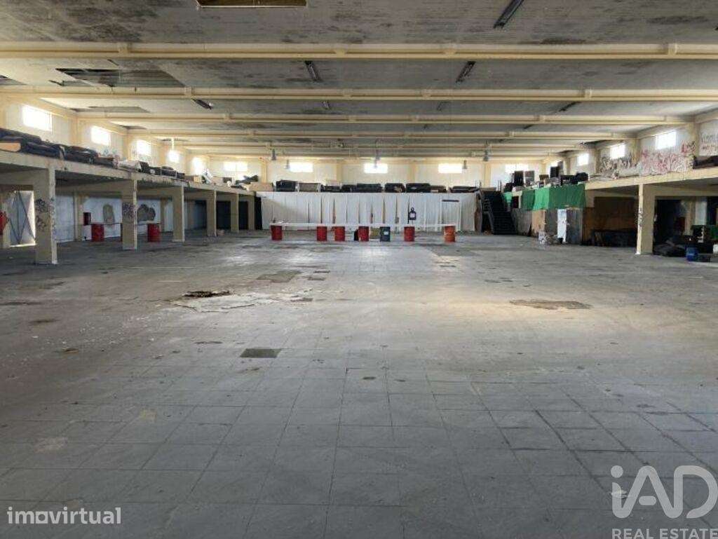 Prédio em Queluz e Belas de 6235 m2 - Grande imagem: 3/11