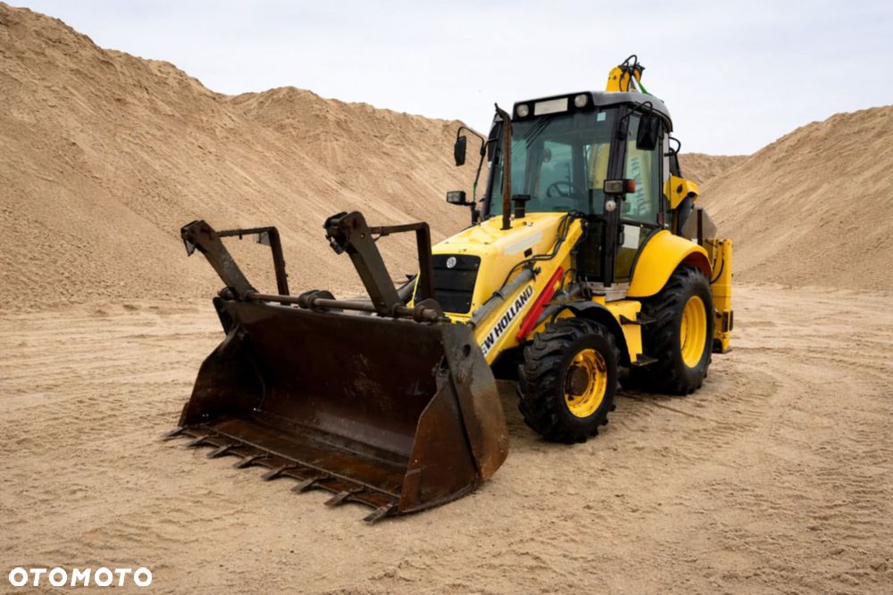 New Holland LB 110B - 1