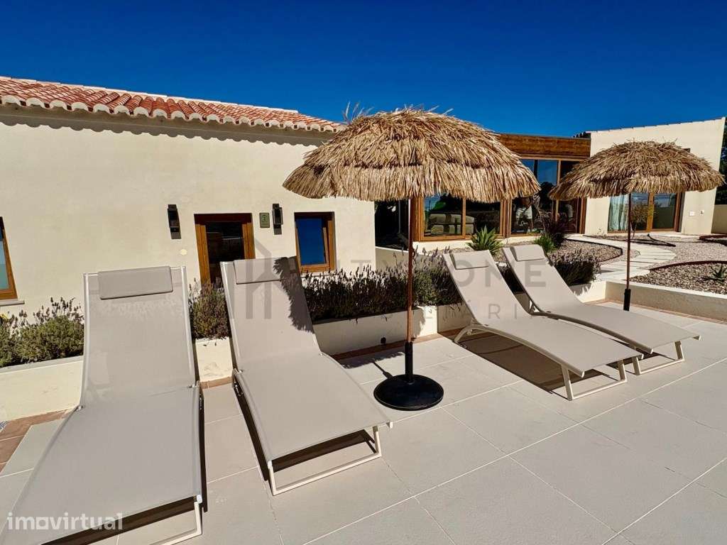 MORADIA DE CHARME COM 4 SUITES INDEPENDENTES E PISCINA - Grande imagem: 3/35