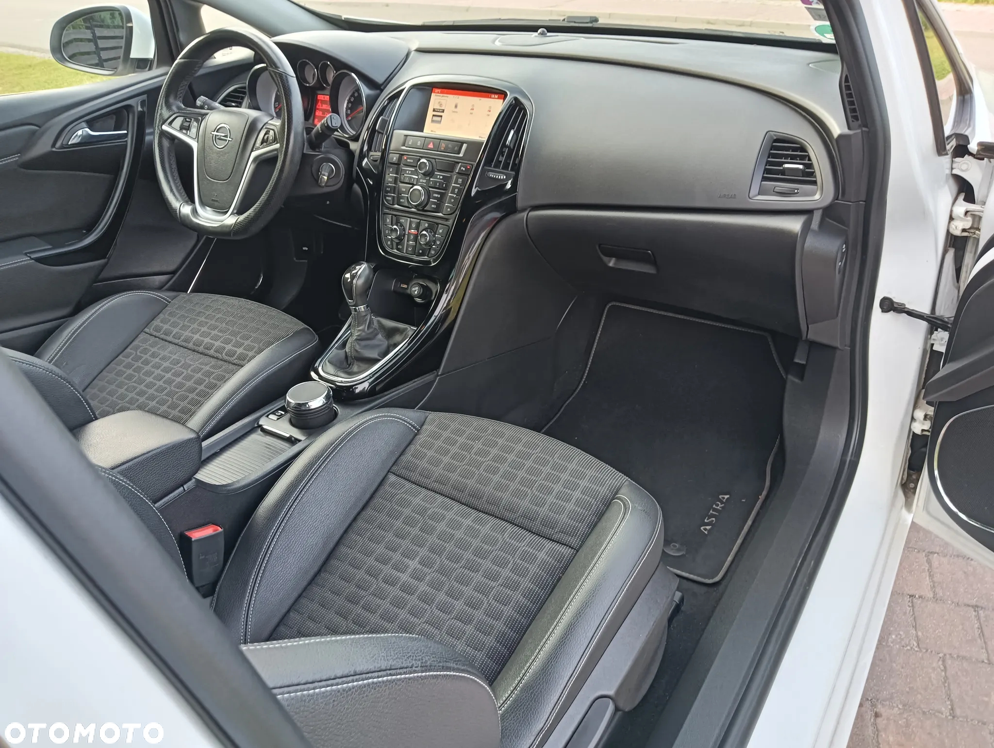 Opel Astra GTC 1.4 Turbo Edition - 14