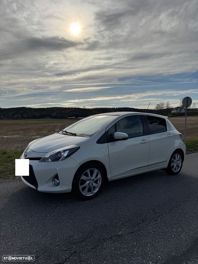Toyota Yaris 1.5 HSD Comfort+P.Style - 4