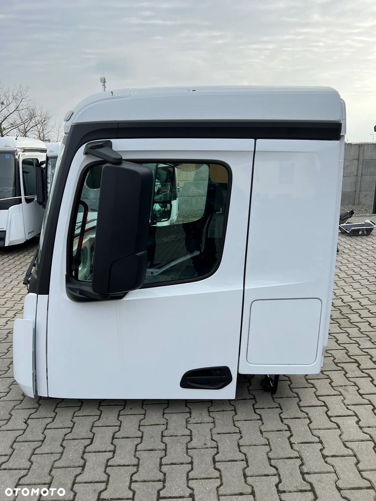 Kabina Mercedes Actros MP4, Antos - 3