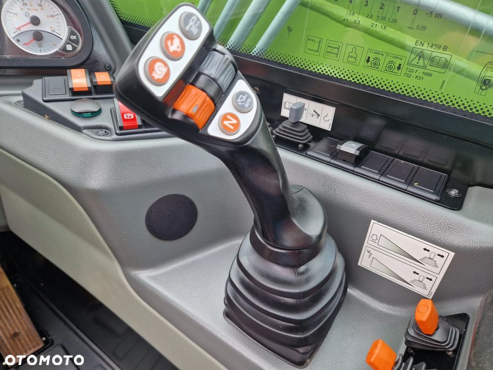 Claas SCORPION 732 - 10