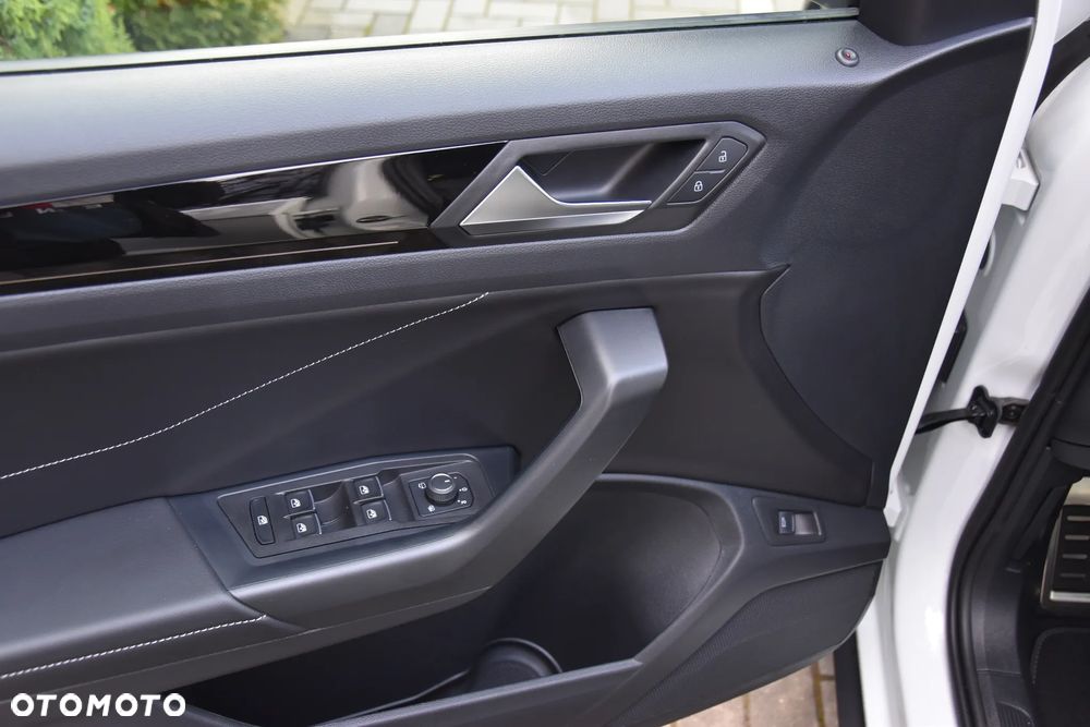 Volkswagen T-Roc 1.5 TSI OPF DSG R-Line - 24