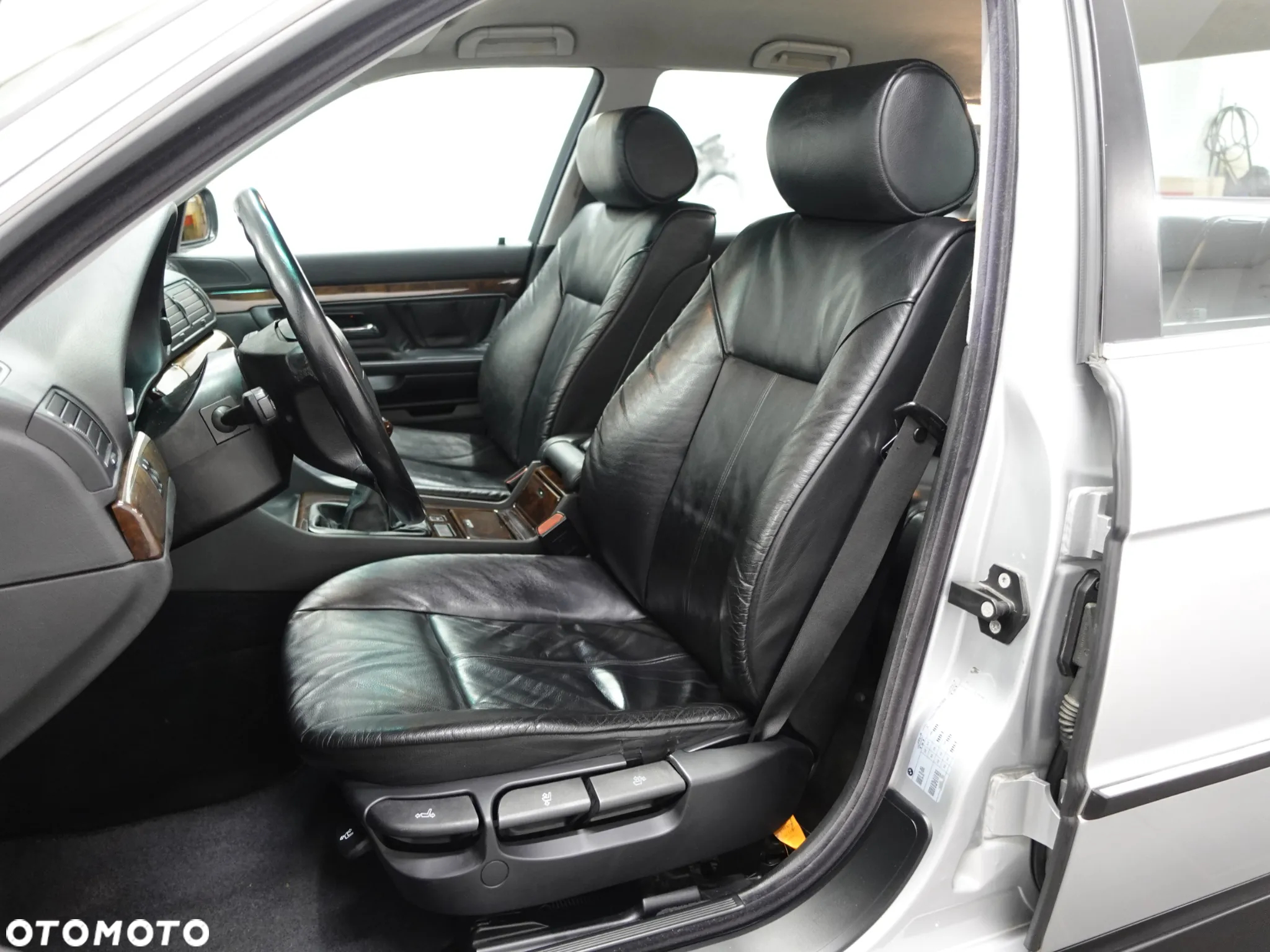 BMW Seria 7 728i - 22