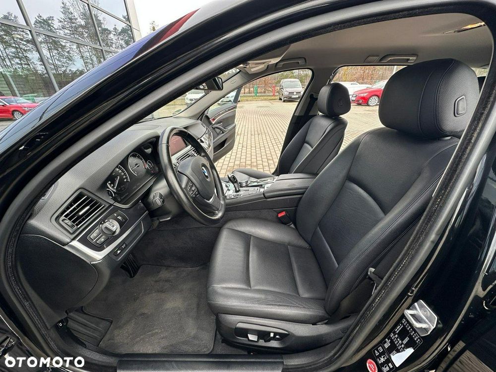 BMW Seria 5 525d xDrive - 11