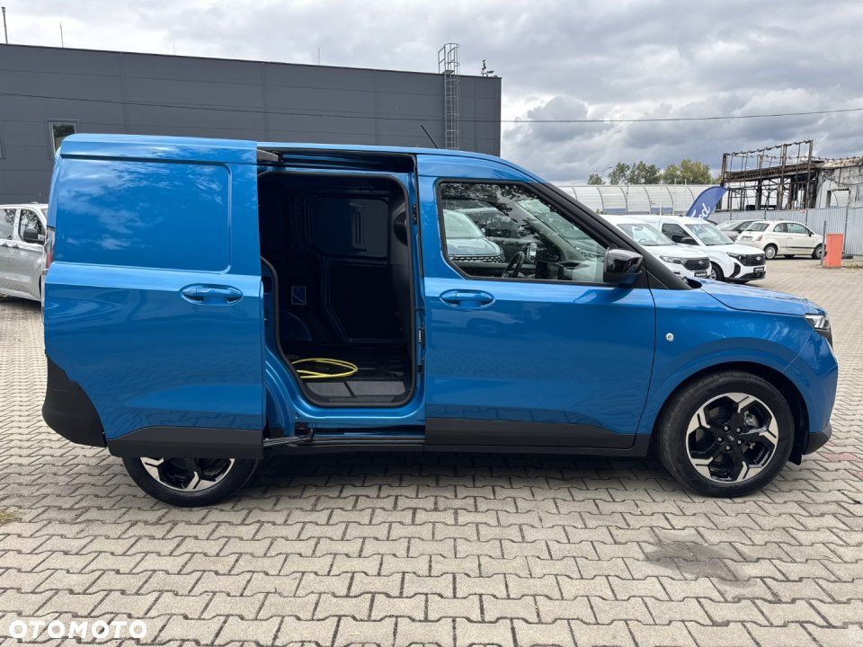 Ford Transit Courier - 18