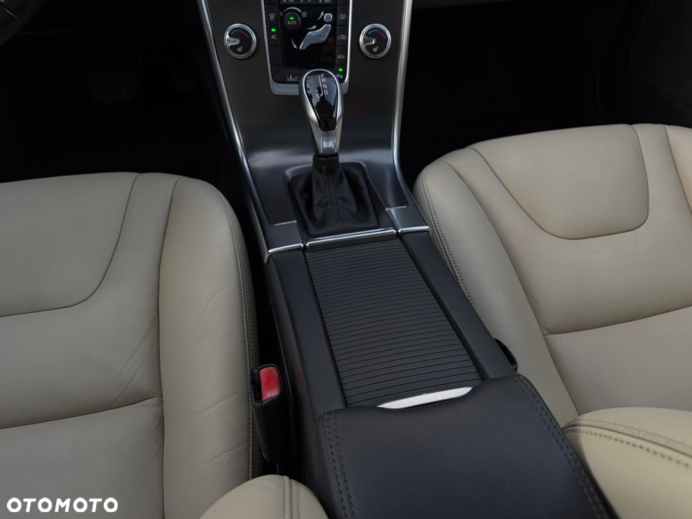 Volvo XC 60 D4 Geartronic Summum - 18