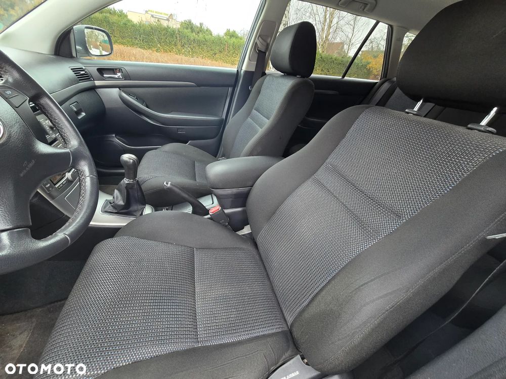 Toyota Avensis 1.8 VVT-i Combi - 17