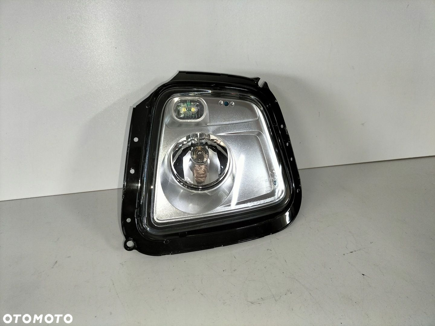 Halogen dachowy górny lewy VOLVO FH4 12- - 2