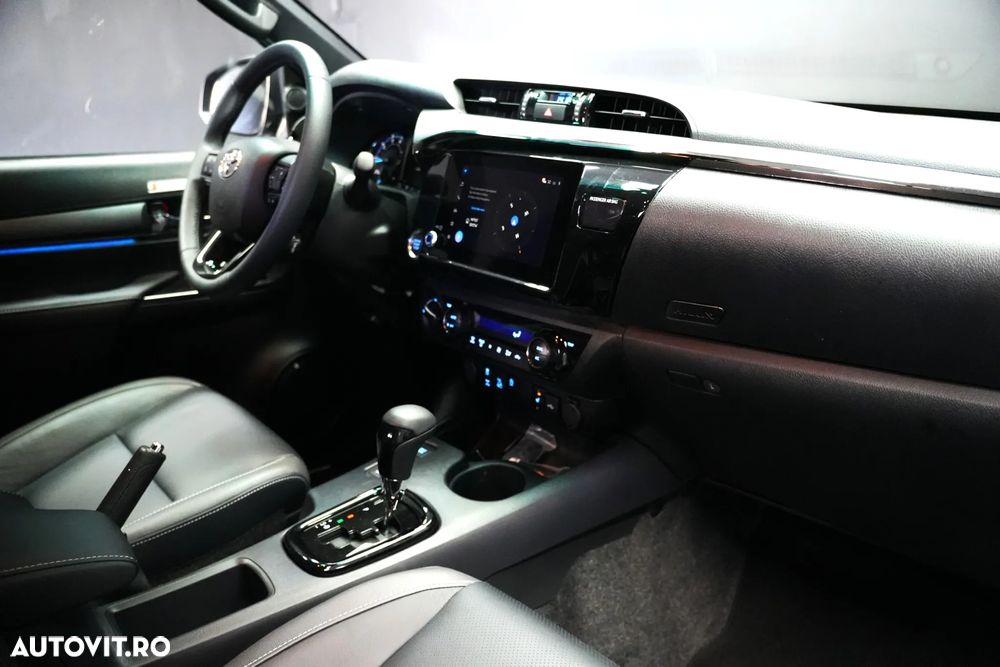 Toyota Hilux 2.8D 204CP 4x4 Double Cab AT MHEV Invincible - 10