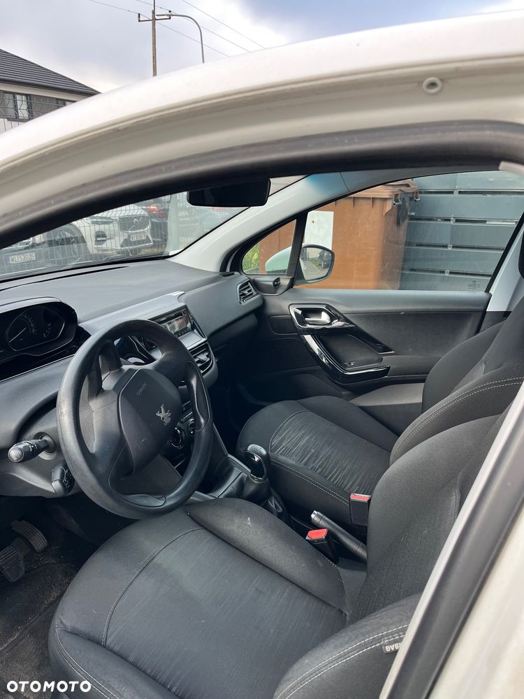 Peugeot 208 2016 photo 2