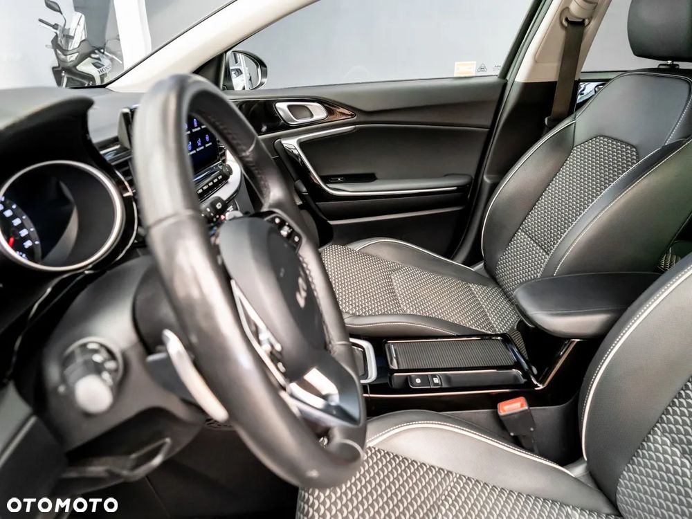 Kia Ceed 1.5 T-GDI Tribute DCT - 24