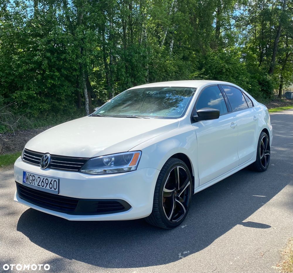 Volkswagen Jetta - 1