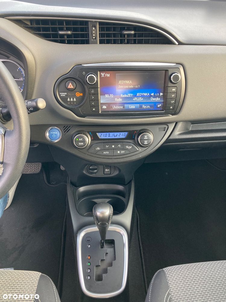 Toyota Yaris Hybrid 100 Premium - 8