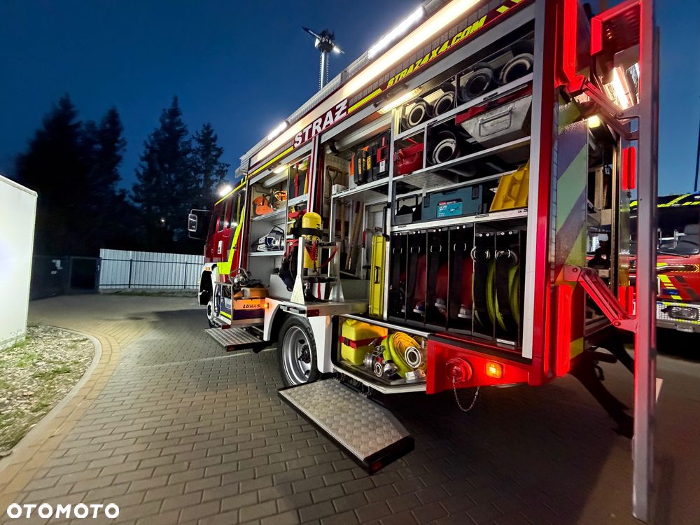 MAN Straż pożarna pojazd pożarniczy wóz strażacki MAN L80 GBA średni terenowy- uterenowiony 4x4 CNBOP 3000l wody + 100l piany reduktor blokady przedniego i tylnego mostu, maszt oświetleniowy - 22