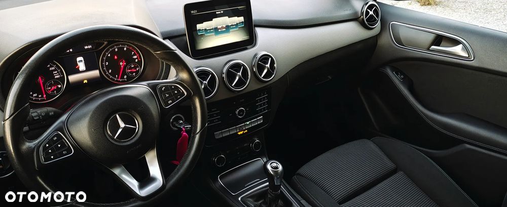 Mercedes-Benz Klasa B 180 (BlueEFFICIENCY) - 35