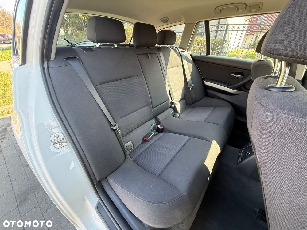 BMW Seria 3 320d xDrive DPF - 16