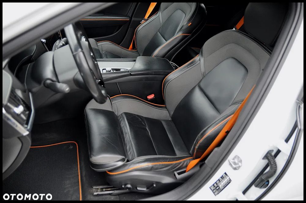 Volvo V90 Cross Country D5 AWD Ocean Race - 26