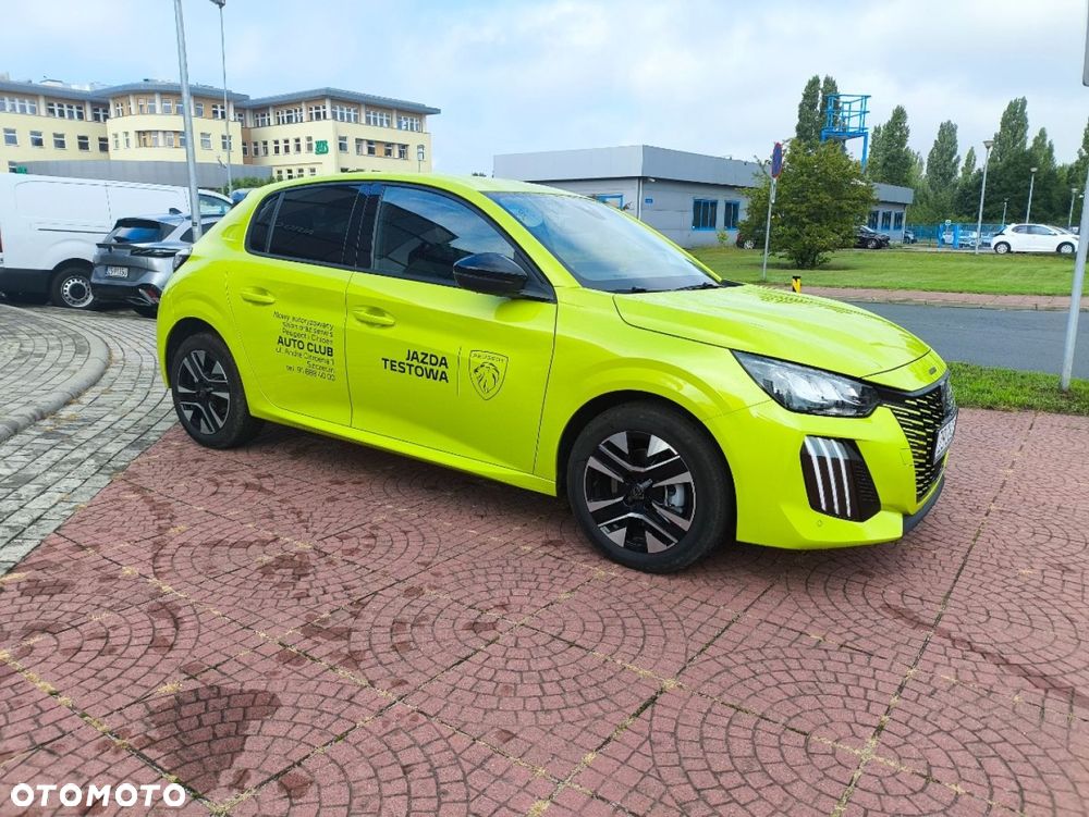 Peugeot 208 - 8