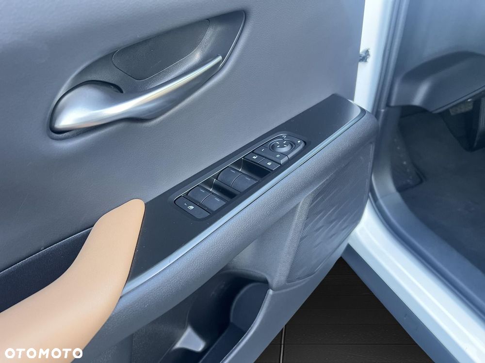 Lexus UX 300h F Sport Design - 11