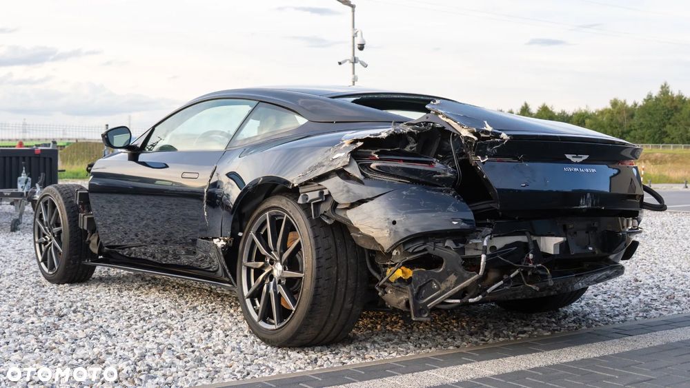 Aston Martin DB11 Standard - 20