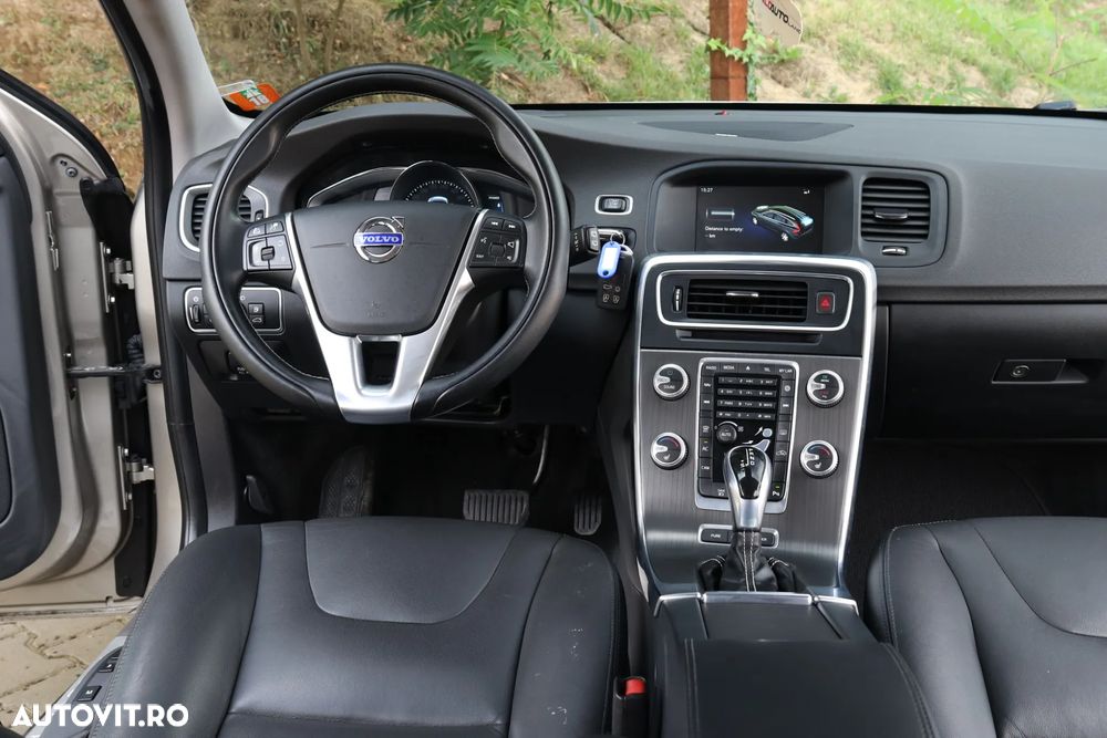 Volvo V60 D6 Plug-In-Hybrid AWD Geartronic Momentum - 6