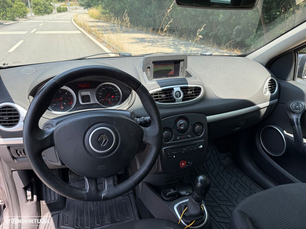 Renault Clio Sport Tourer - 11