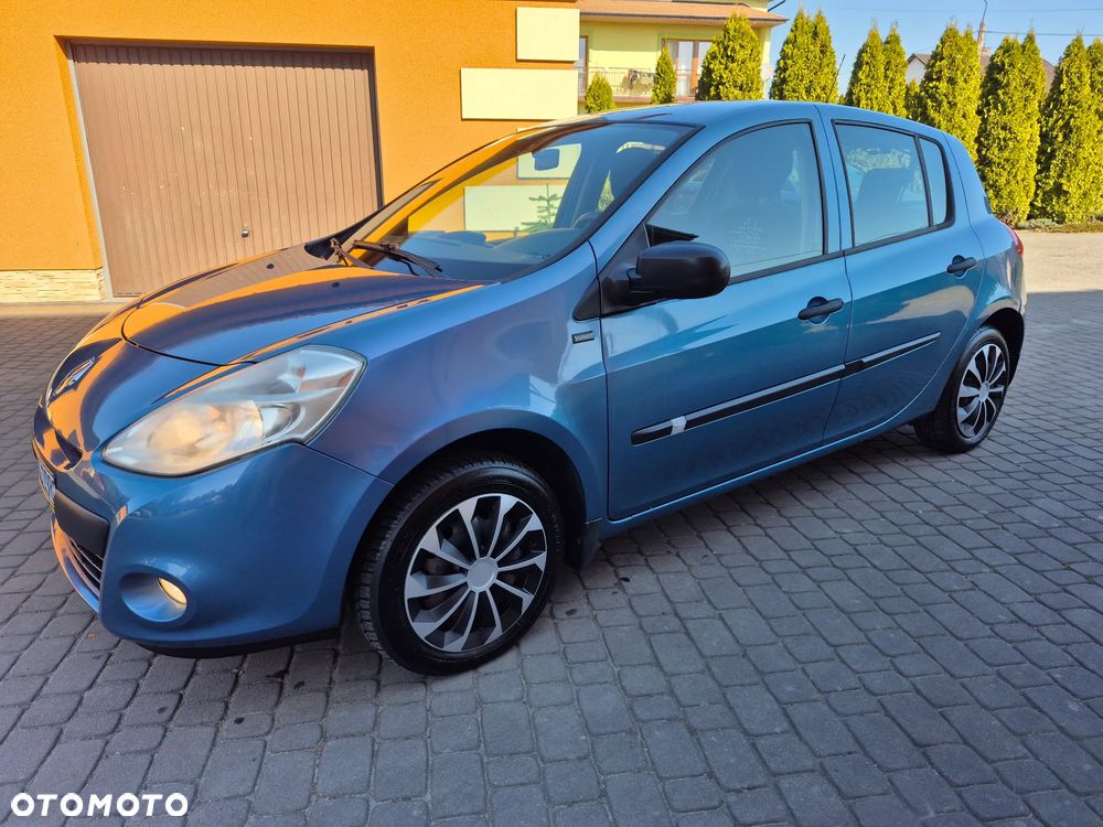Renault Clio 1.2 16V Alize - 1