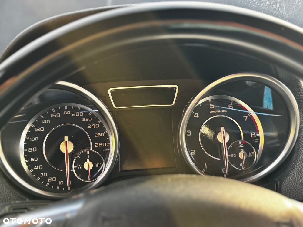 Mercedes-Benz Klasa G 63 AMG L - 35