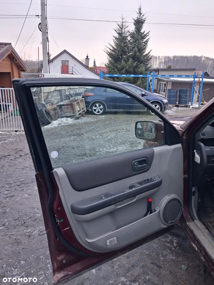 NISSAN X-TRAIL T30 01- DRZWI LEWY PRZOD KX4 - 4