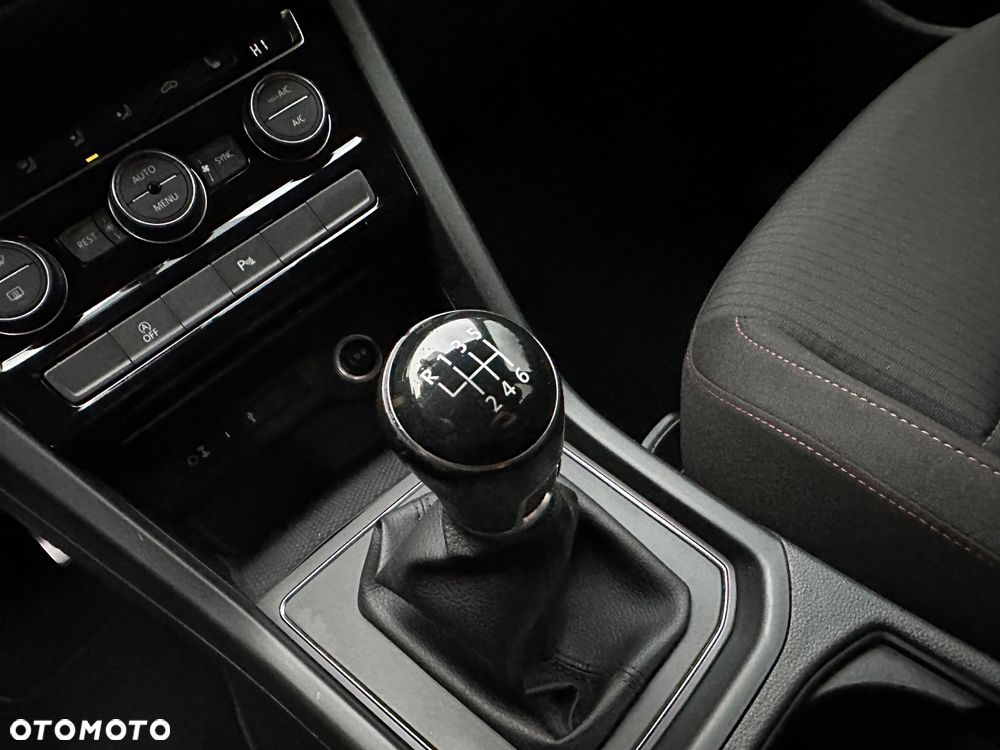 Volkswagen Touran 1.6 TDI SCR (BlueMotion Technology) SOUND - 32