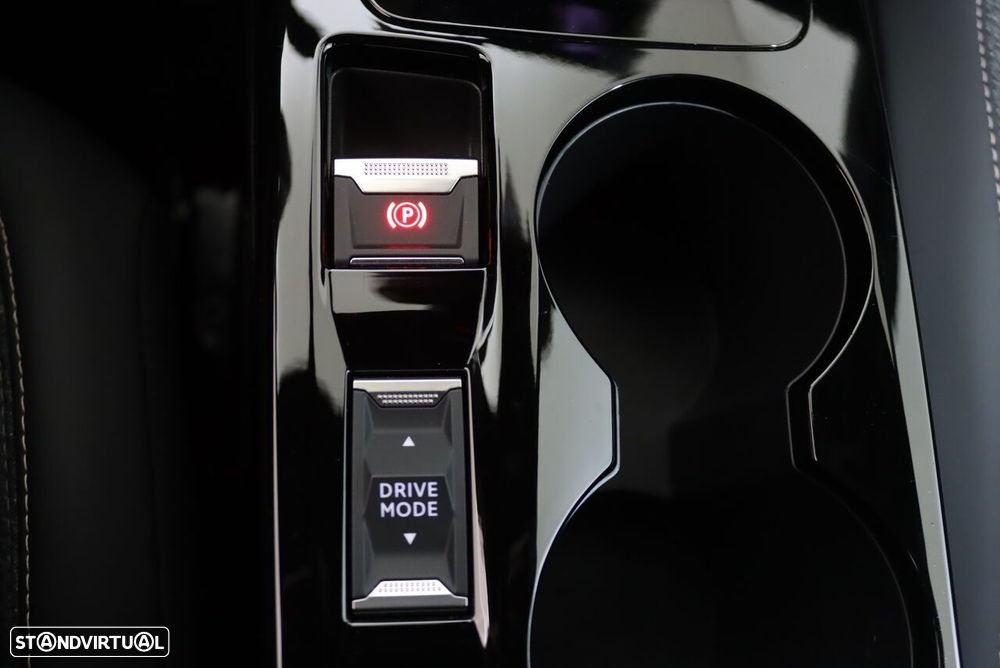 Peugeot e-2008 54 kWh Allure - 32