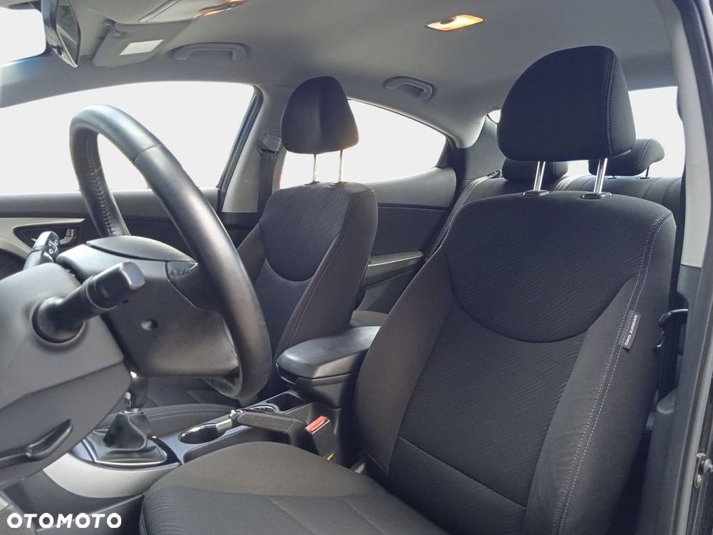 Hyundai Elantra 1.6 Comfort - 26