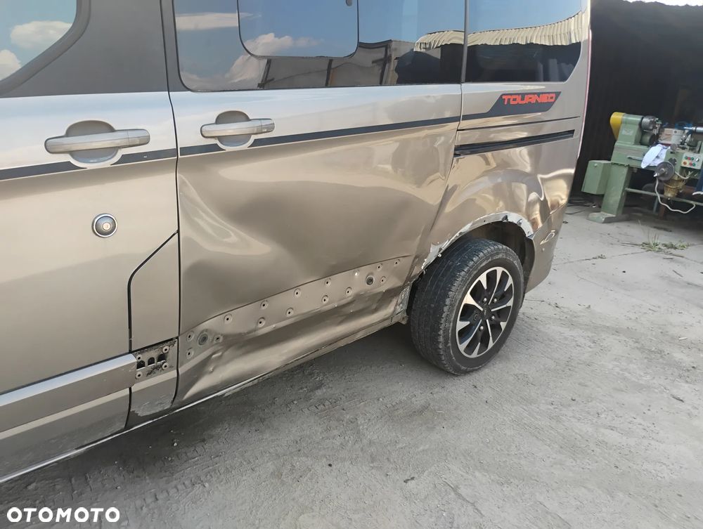 Ford Tourneo Custom 2.0 EcoBlue Hybrid L1 Titanium - 5