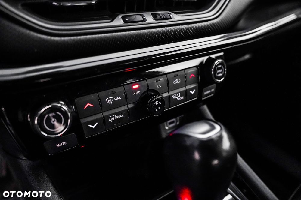 Jeep Compass - 32