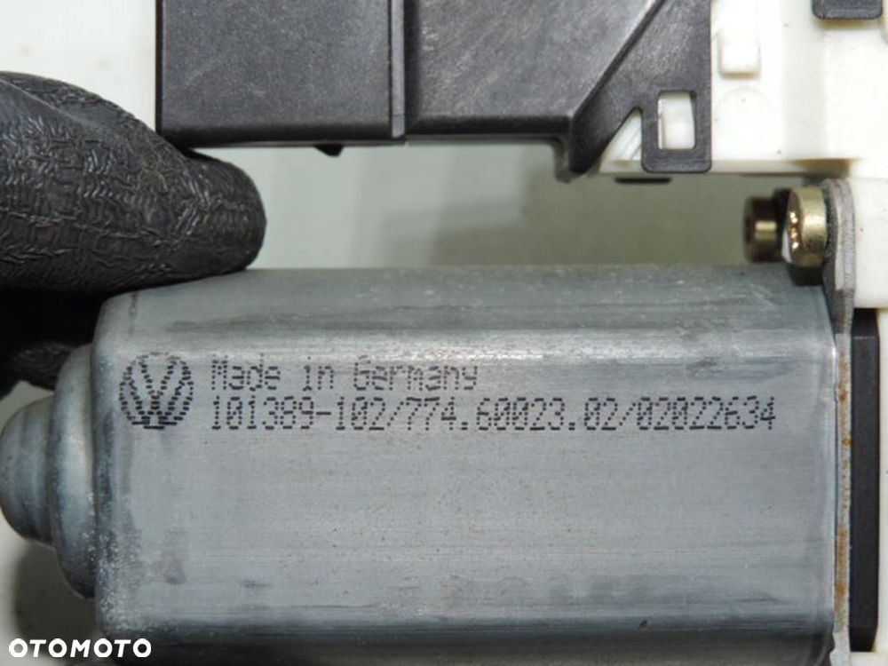 SILNICZEK SZYBY LEWY TYŁ VW GOLF IV - 5