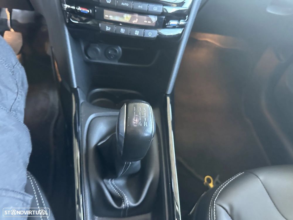 Peugeot 2008 1.2 PureTech Allure - 11