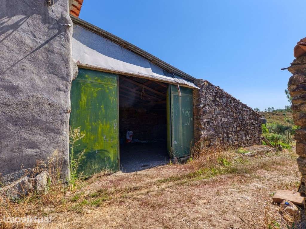 CASA TRADICIONAL EM PEDRA PARA RECONSTRUÇÃO | TERRENO COM ÁGUA | BR... - Grande imagem: 2/33