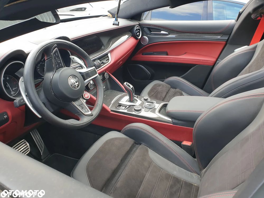 Alfa Romeo Stelvio V6 2.9 Bi-Turbo AT8-Q4 Quadrifoglio - 4