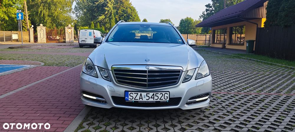 Mercedes-Benz Klasa E 200 CGI BlueEffICIENCY Avantgarde - 23