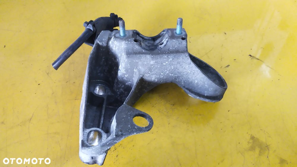 ŁAPA PRAWA SILNIKA AUDI A4 B6 8E0199352F - 4