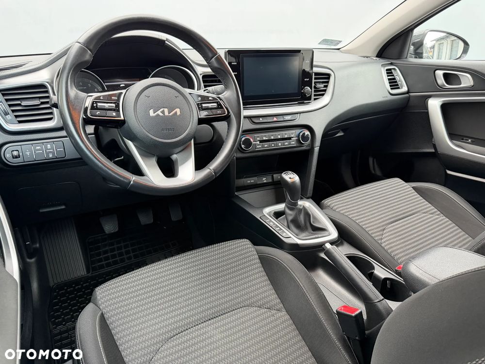 Kia Ceed 1.5 T-GDI M - 11