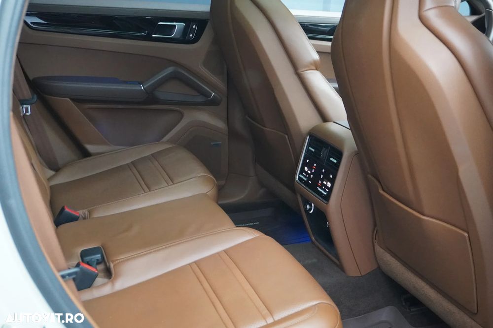 Porsche Cayenne Coupe GTS Tiptronic S - 14