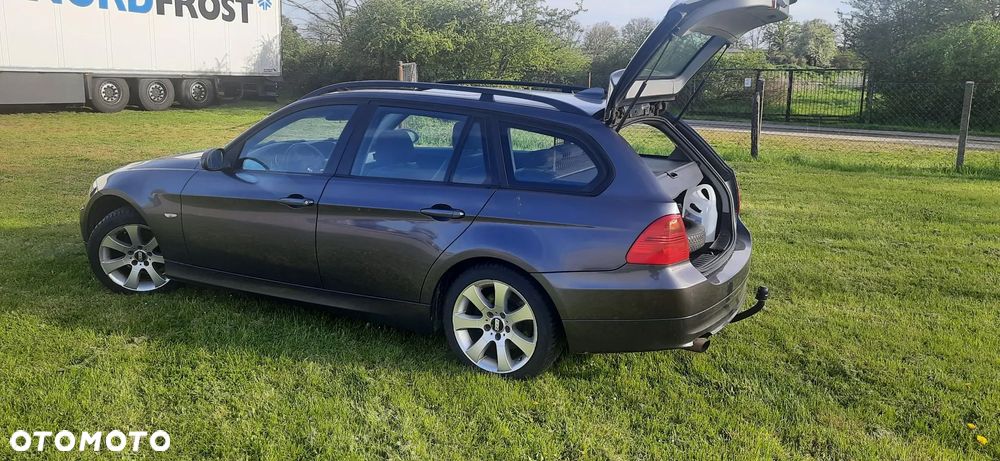 BMW Seria 3 320i - 3
