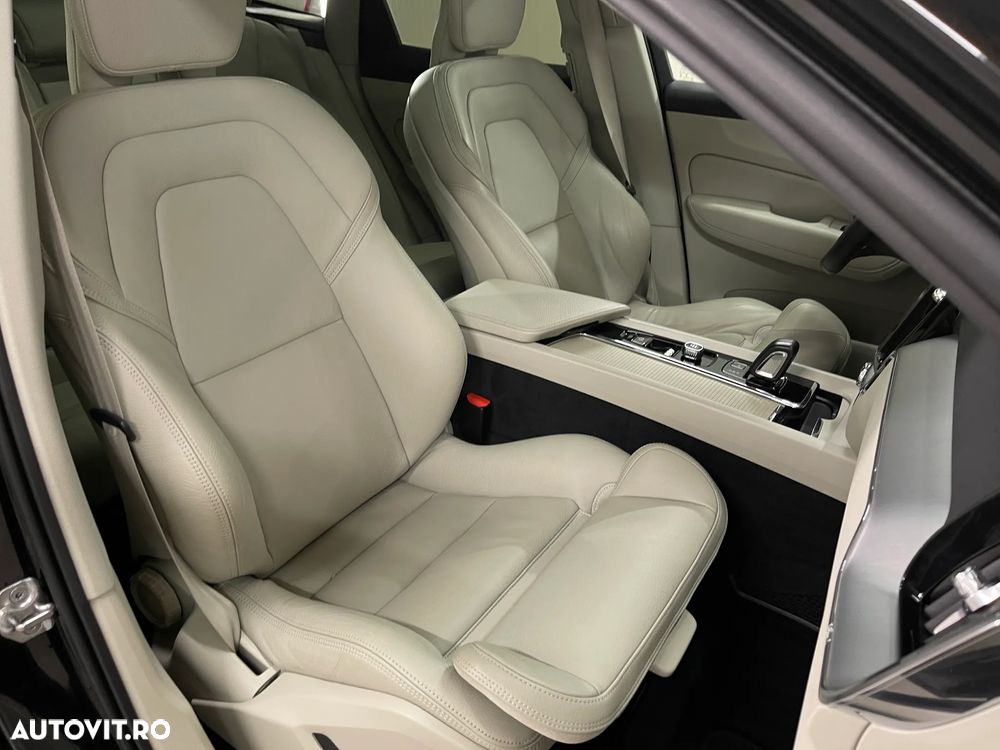 Volvo XC 60 Recharge T8 Twin Engine eAWD Inscription - 11