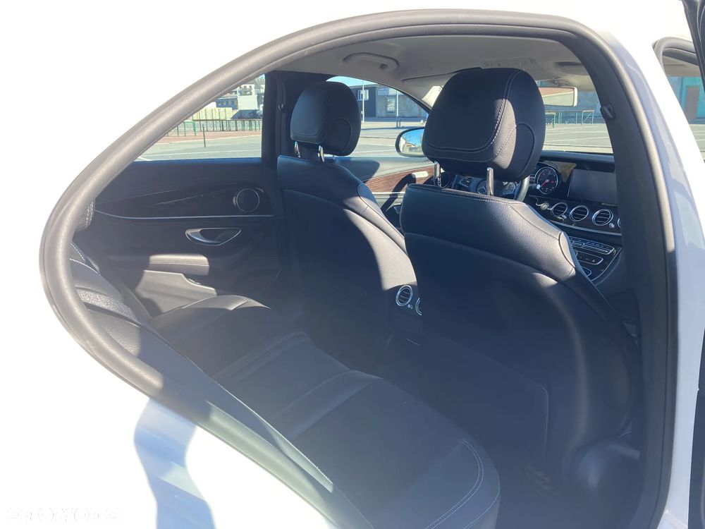 Mercedes-Benz Klasa E 220 d 9G-TRONIC - 11