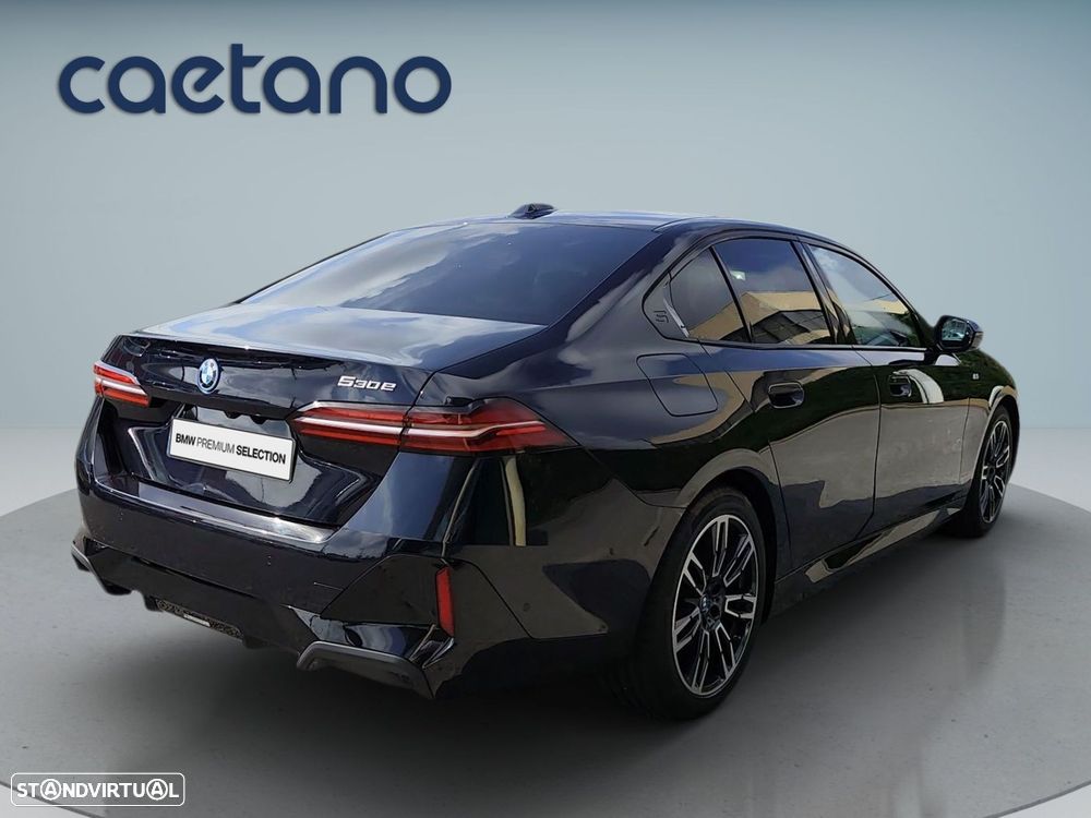 BMW 530 e Pack Desportivo M - 8