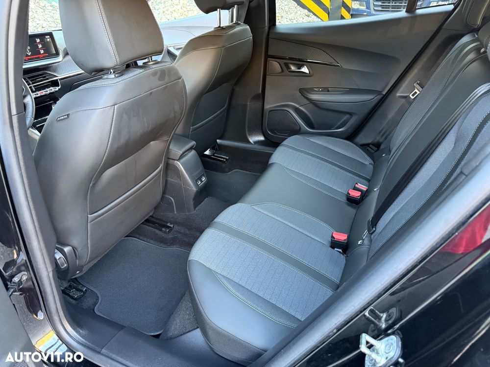 Peugeot 2008 - 11