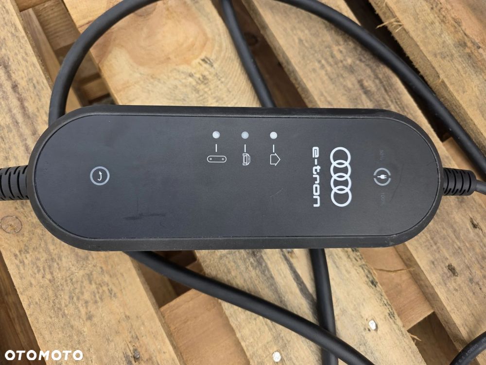ŁADOWARKA TYP 2 AUDI ETRON 32A 7.2kW - 2